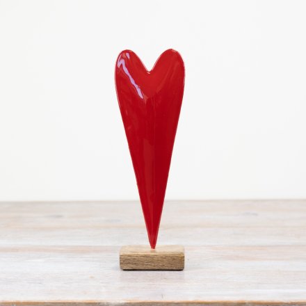 A stylish heart decoration for the home. The perfect way to add texture and colour this season.