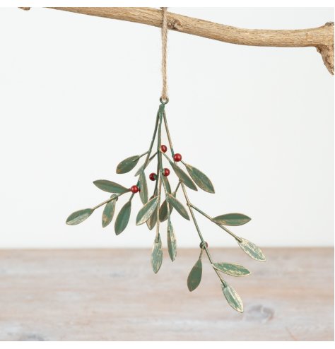 A vintage style metal hanger with gold brushed leaves and red berries. Complete with a jute string hanger.