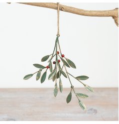 A rustic metal hanging pick with red berries and a dusting of gold. Complete with a jute string hanger. 