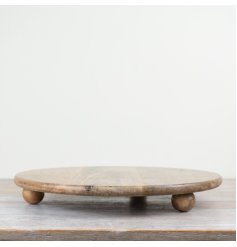 Enhance your candle display with our adorable plate. The perfect addition to any space.