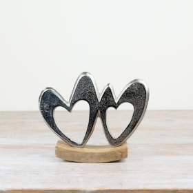 Enhance your home decor with our Heart On Base sculpture - a perfect combination of elegance and durability.