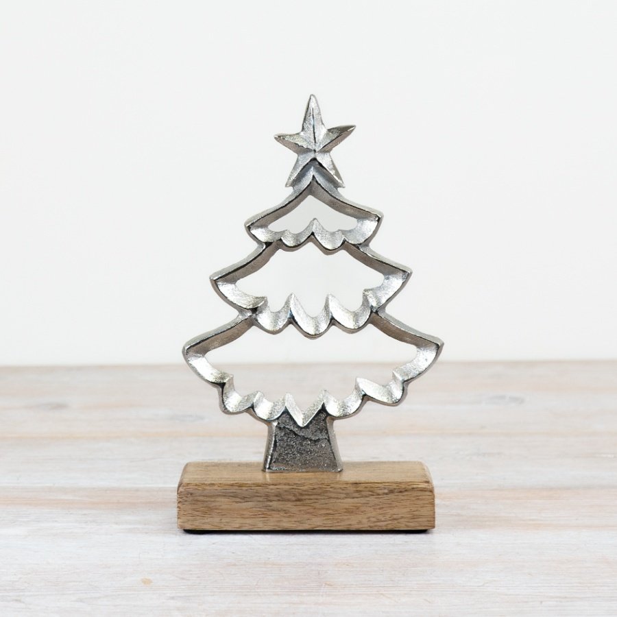 Add a touch of festive charm to any home with this stunning Christmas tree ornament