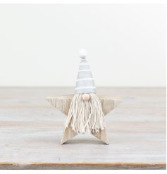 Spread some holiday cheer with our charming wooden Santa star - perfect for adding a jolly touch to your home decor! 