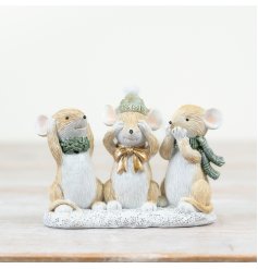 A delightful sage green decoration, adorned with three adorable little mice embodying the famous 'Hear no, See no, Speak