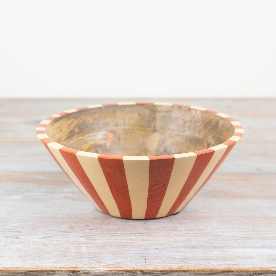 "Add charm to your serve with this stylish bowl. Perfect for any occasion."