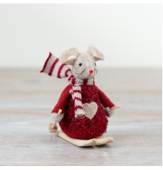 A chic mouse with a knitted red scarf and heart detail. Complete with wooden skis. 