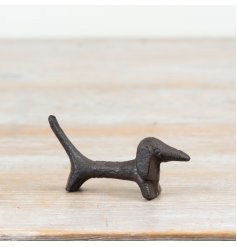 Add some bark to your home decor with our sleek and whimsical Black Metal Dog Deco. 