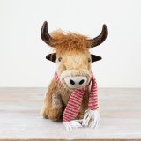 Add a touch of countryside charm to your home with our charming sitting highland cow deco