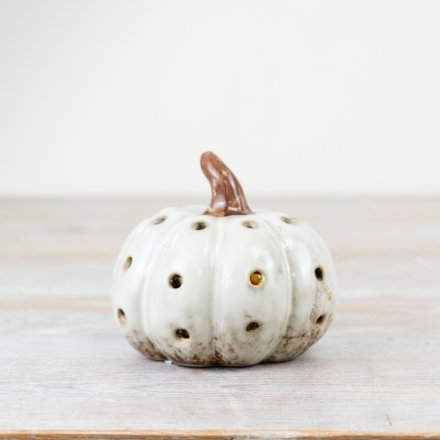 Add an enchanting glow to your home with our LED Pumpkin Ornament. 