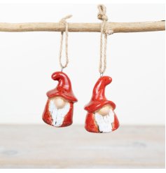 A mix of 2 rustic gonk figures with jute string hangers. A charming and unique seasonal decoration. 