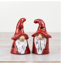A mix of 2 beautifully crafted gonk ornaments. Each is full of character, richly glazed and is complete with led lights.