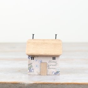 Block house with adorable pink flower design - perfect for your little one's playtime adventures!