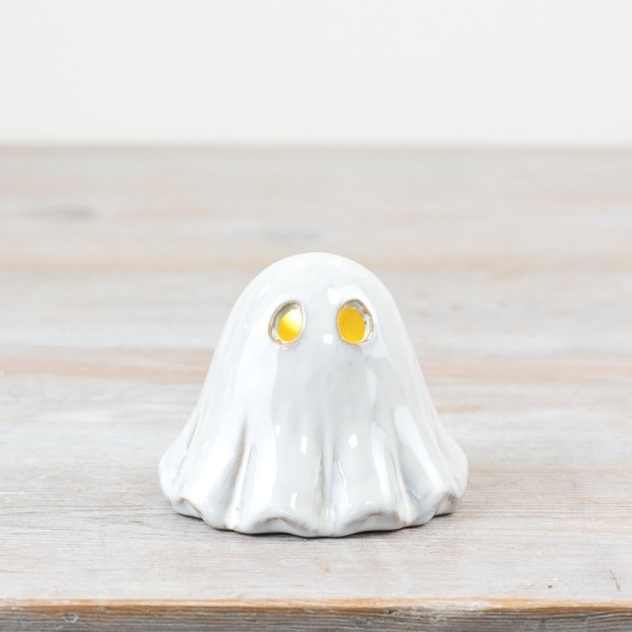 Transform your space into a spooky haunt with this light-up white ghost decoration. Perfect for Halloween!