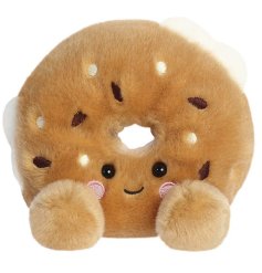 Cosy up with the travel-friendly soft toy from Palm Pal collection. Perfect for on-the-go comfort!