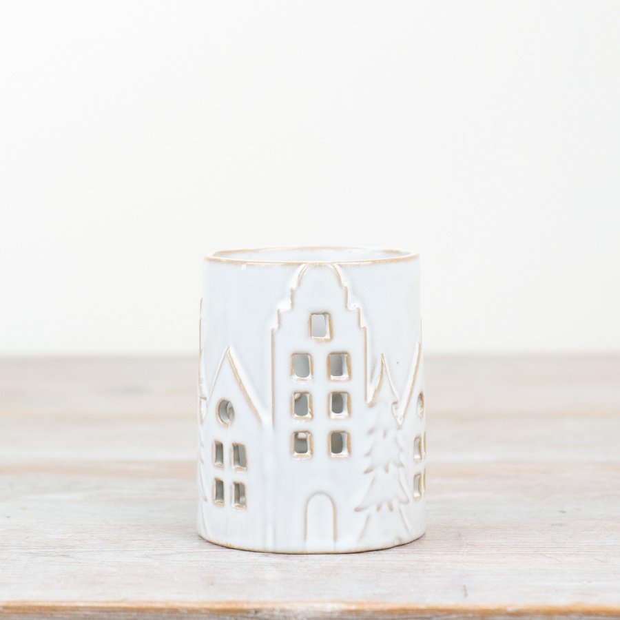 Elevate your ambiance with our elegant porcelain candle cup. 