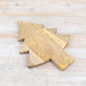 Add a touch of elegance to your kitchen with this wooden chopping board in the shape of a Christmas tree