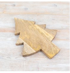 This wooden chopping board in the shape of a Christmas tree is perfect for preparing and serving all festive goodies. 