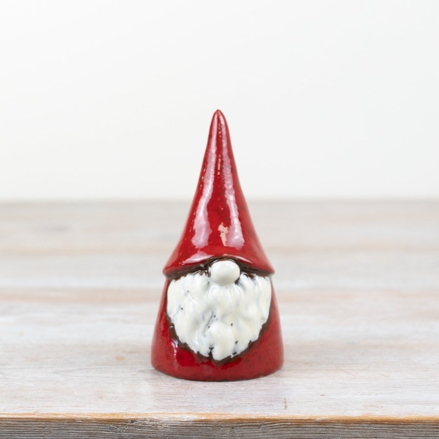 Add a touch of classic charm to any home this holiday season with this charmingly rustic red gonk ornament. 