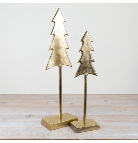 Add a touch of luxury to any home this festive season with our exquisite gold metal tree