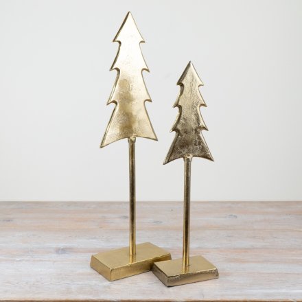 Add a touch of luxury to any home this festive season with this gorgeous gold metal tree.