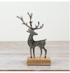 Add a touch of charm to any festive decorations with this delightful aluminium reindeer