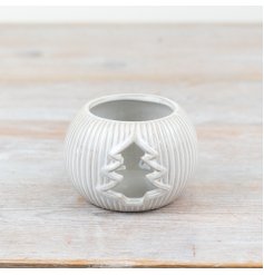A simple festive tea light holder in a neutral colour tone complete with a reactive glaze finish. 
