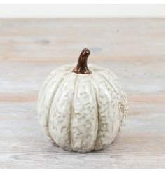 Add a touch of autumnal charm to your home with this glazed pumkin ornament 