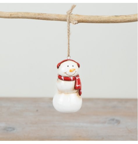 Add some holiday cheer to your tree with this adorable snowman decoration.