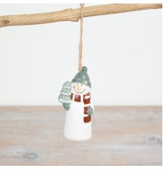 Get in the holiday spirit with this must-have snowman decoration - a must-have for any Christmas enthusiast!
