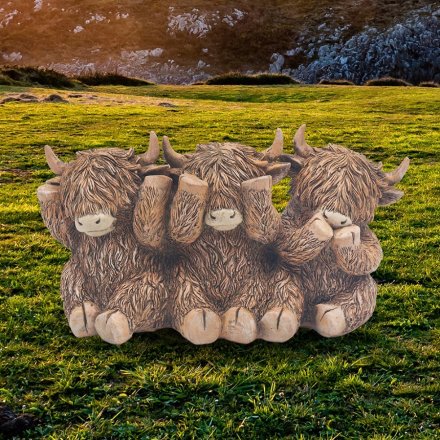 Add a rustic Scottish touch to your home with our Highland Cow Trio Ornament. Perfect for country charm lovers. 