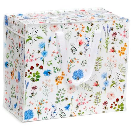 Say hello to a clutter-free laundry space with our Nectar Meadows Zip Up Laundry Storage Bag. 