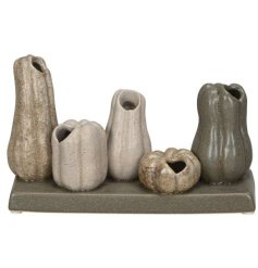 Add a touch of elegance to your home with our set of five Vases Pumpkin On Plate. 
