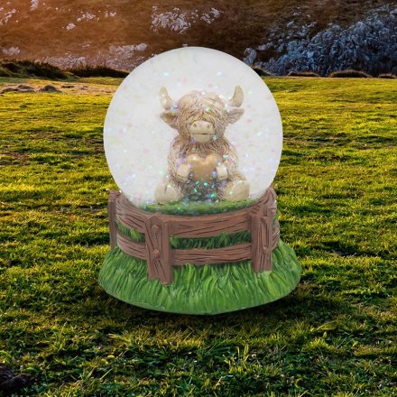  Capture the charm of Scotland with the Highland Cow Heart Waterglobe, a captivating addition to your home decor 