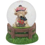 get into the scottish spirit with this bagpipe waterglobe.