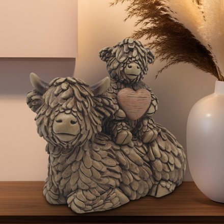 Introducing Hughie: the adorable and realistic Highland cow pair