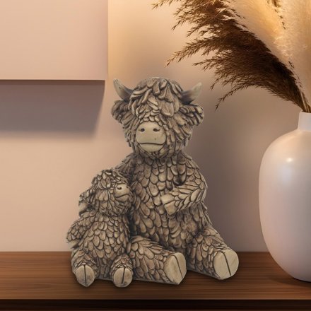 Meet Hughie and her little one – the cutest pair from the Scottish Highlands! 