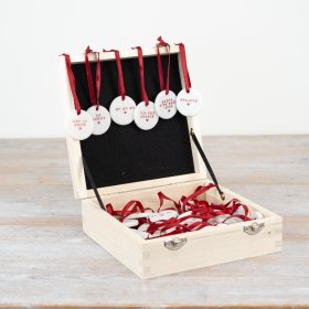 Red Ribbon Round Pebbles, 3.5cm 