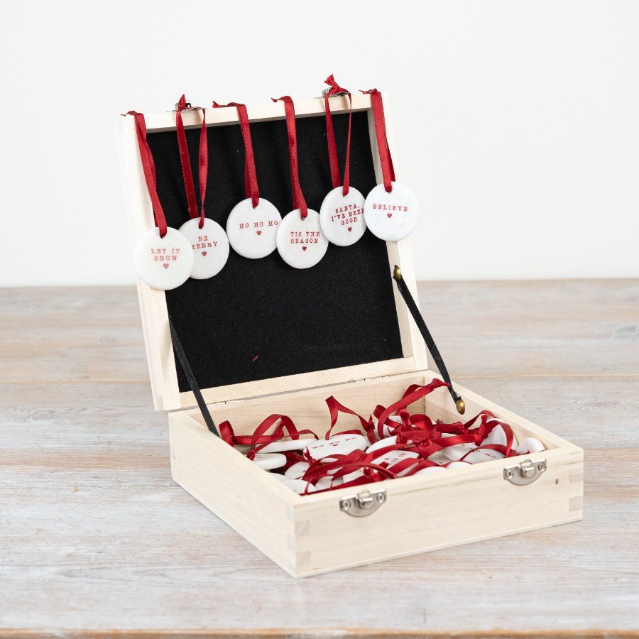 Red Ribbon Round Pebbles, 3.5cm
