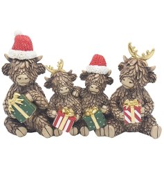 Bringing some festive charm to your home with this adorable Highland Cow family ornament! 
