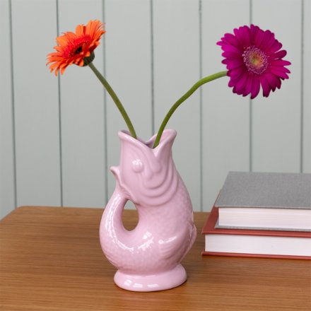 How gorgeous is this fish vase in a dusky pink colour tone. 