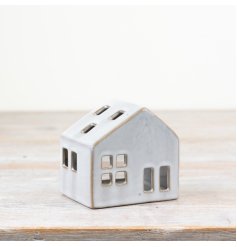 Invite warmth into your home with our chic candle abode. A trendy addition to any space. 