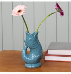 Create a coastal display in the home with this gorgeous fish vase in a stunning blue hue. 