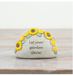 Add charm to your garden with the long-lasting Let Your Garden Grow stone plaque.