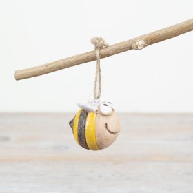 Brighten up your home decor with this cute Bumble Bee hanger in vibrant yellow. 
