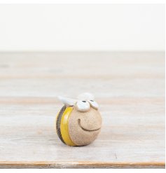 Add a touch of charm to your holiday décor with this bright yellow ornament.