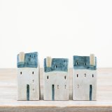 Add some rustic charm to your home decor with the charming Village Cottage Windlight. 