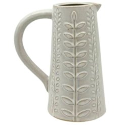 A stylish jug with a decorative leaf design. Complete with a glossy finish. 