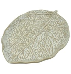 A beautifully detailed leaf shaped plate with a rustic glaze. A perfect seasonal decoration for the home. 