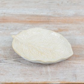 A stylish and beautifully crafted plate with a handmade aesthetic. Detailed with a skeleton leaf design and natural glaz
