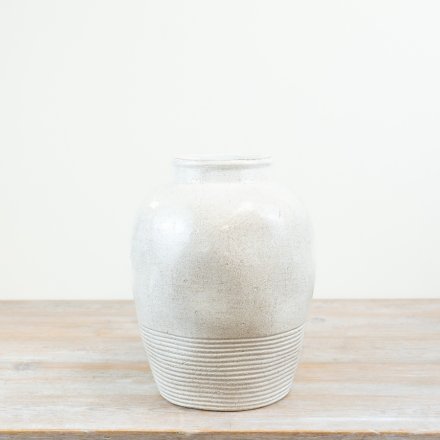 Add elegance to your decor with our timeless vase in a classic design.